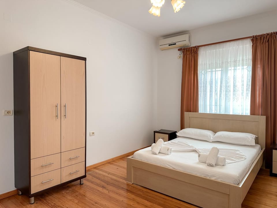 Bed, Bedroom, air conditioner