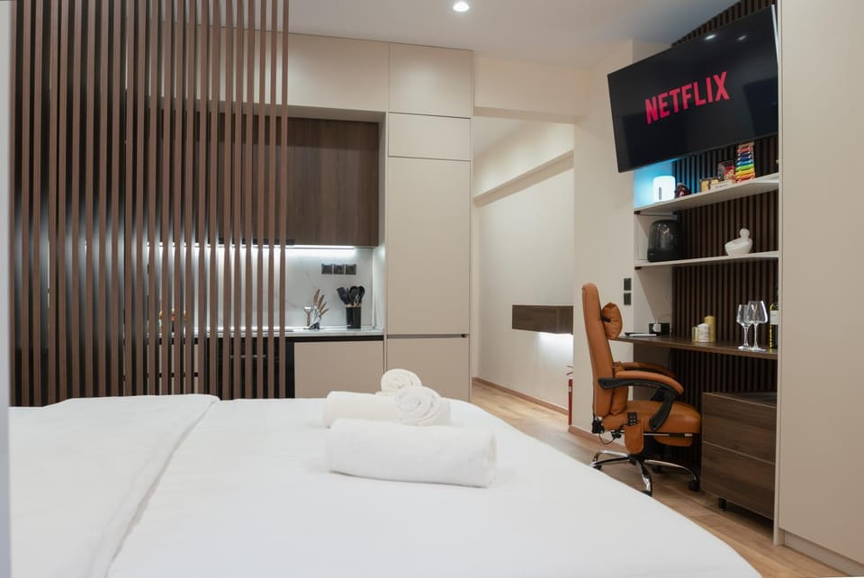 Bed, TV and multimedia, Kitchen or kitchenette, Photo of the whole room, Bedroom