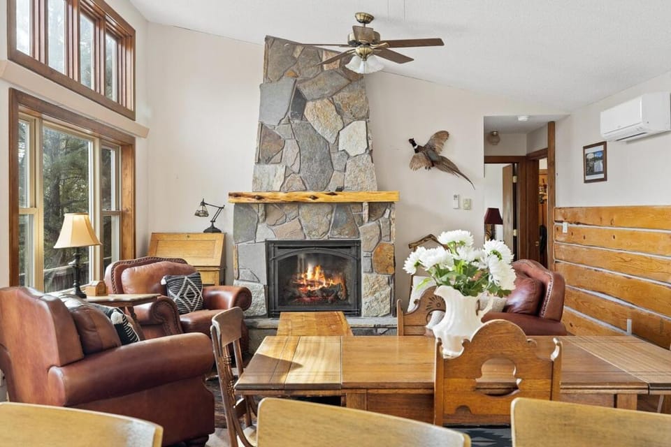 Living room, Seating area, fireplace