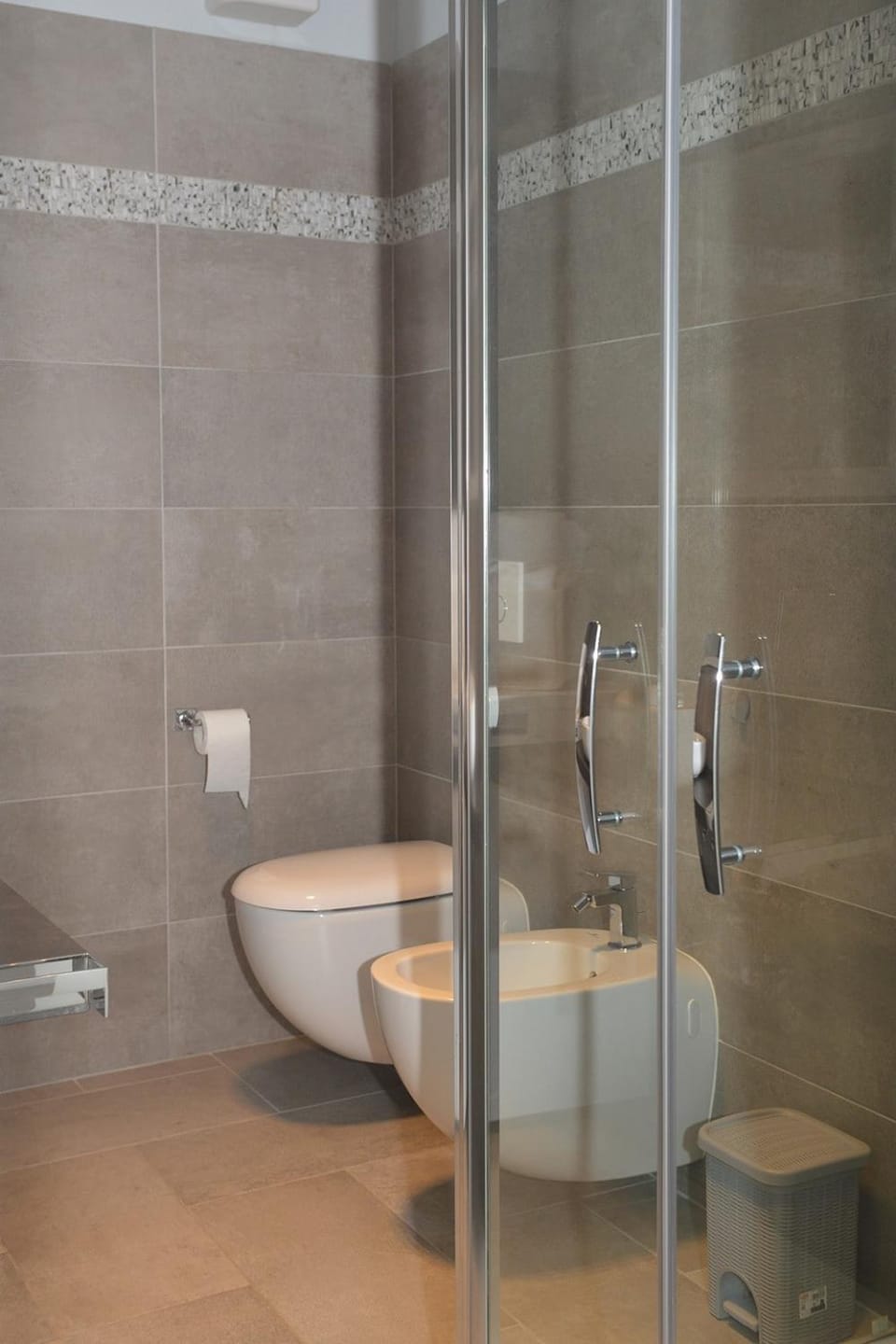 Shower, Toilet