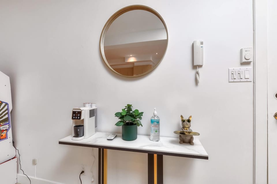 Take a break in a modern loft on the plateau Walk score 99 Apartment in Laval