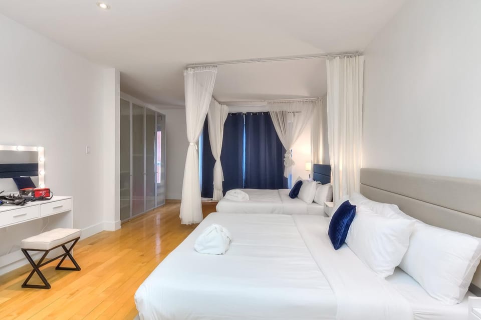 Take a break in a modern loft on the plateau Walk score 99 Apartment in Laval