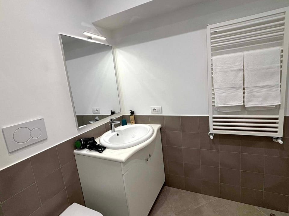 Toilet, hair dryier, heating, towels