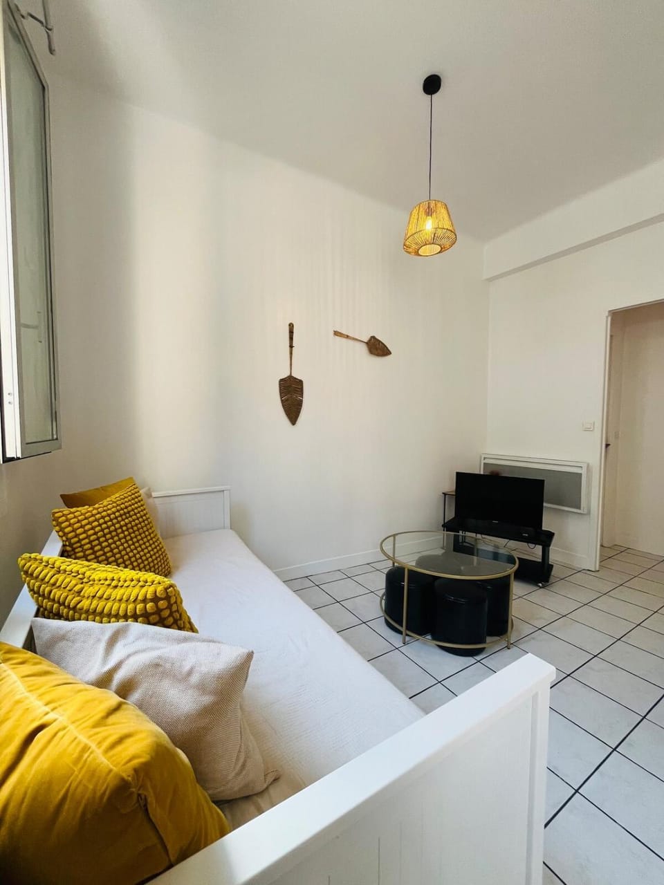 Spacious and Modern Studio Apartment in Nice