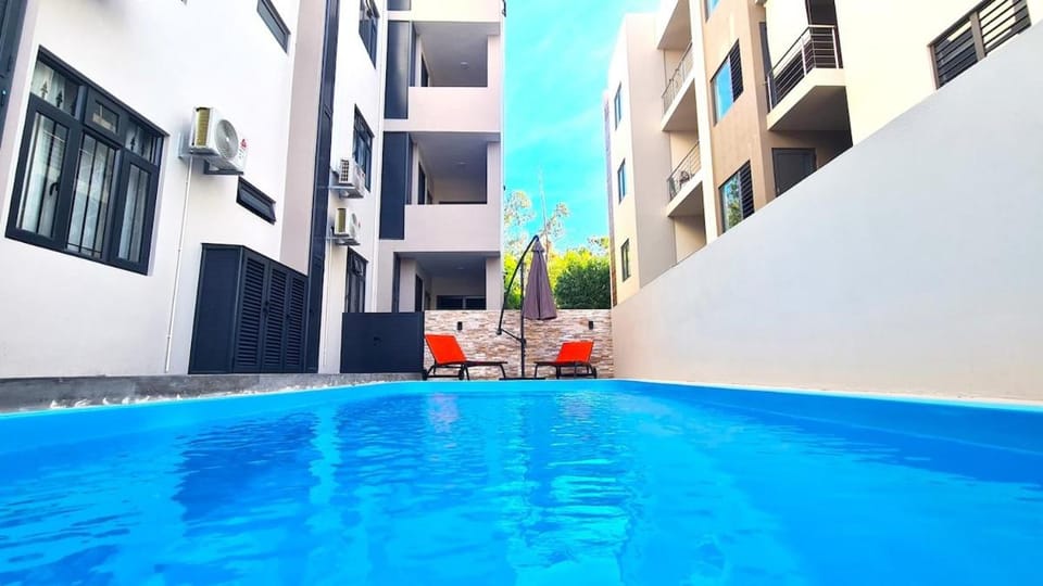 Property building, Patio, Day, Pool view, Swimming pool, sunbed