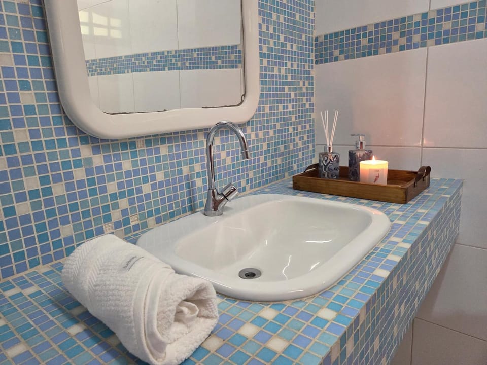 Bathroom, towels