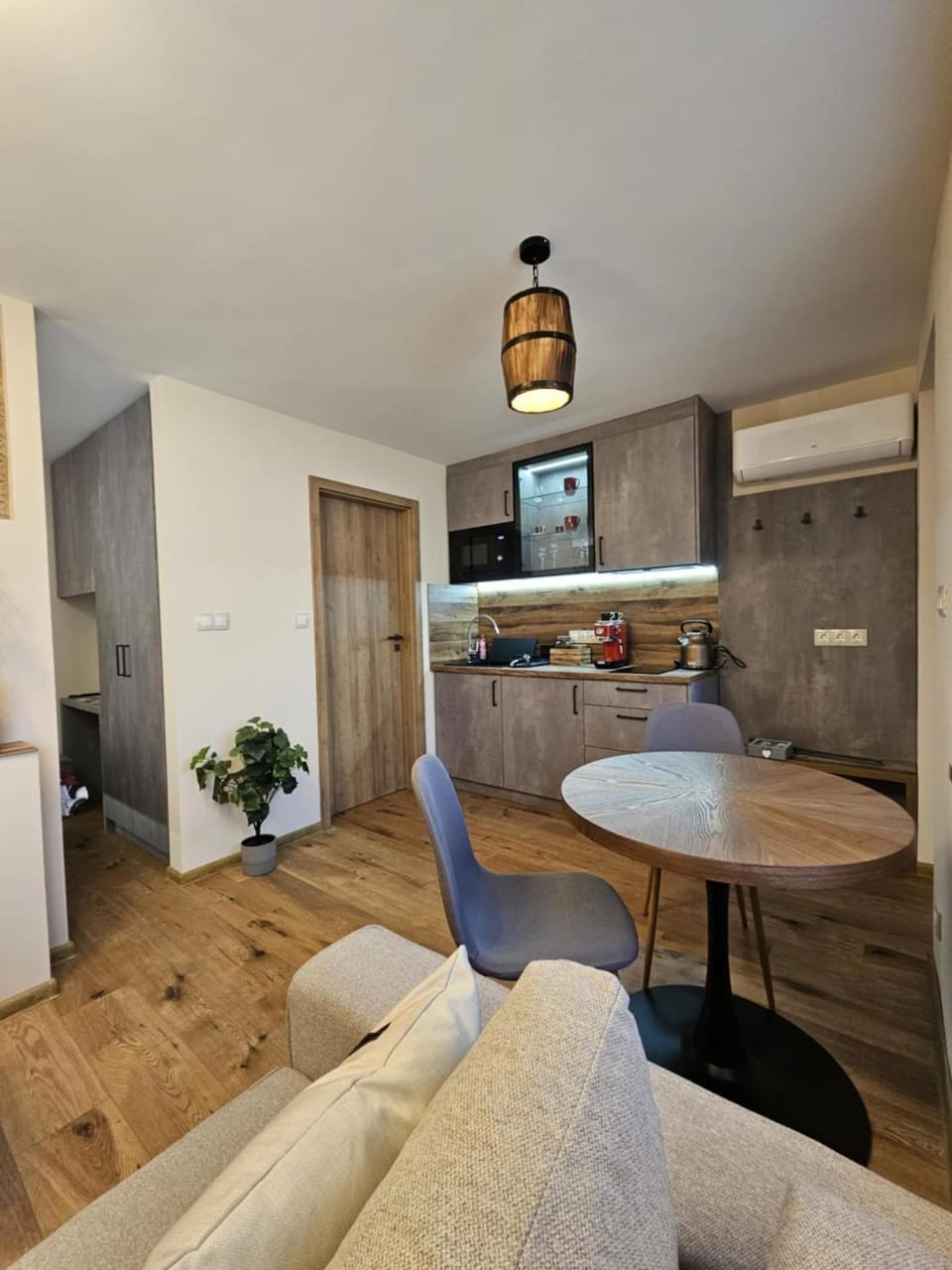 TV and multimedia, Kitchen or kitchenette, Living room, Seating area