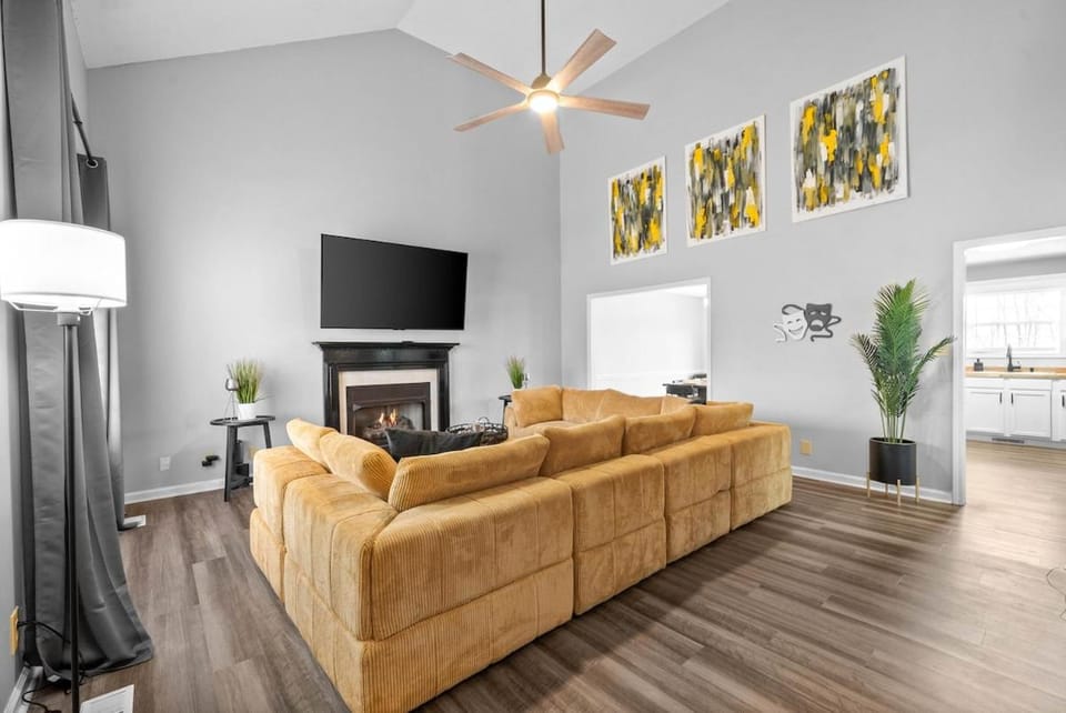 Hollywood Hideaway House in Clarksville