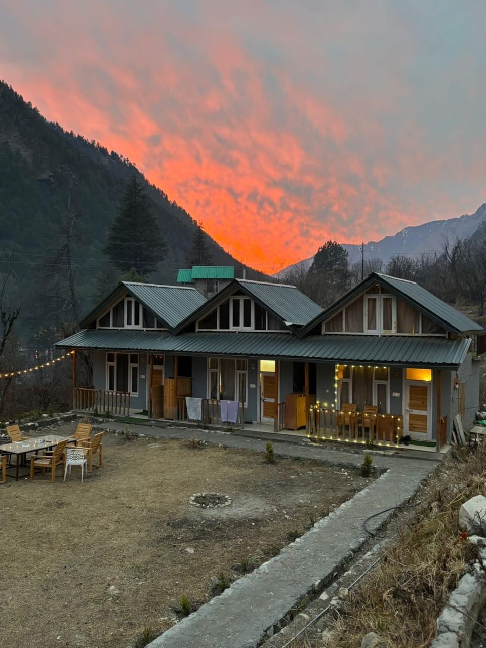 Property building, Day, Natural landscape, Mountain view, Sunset