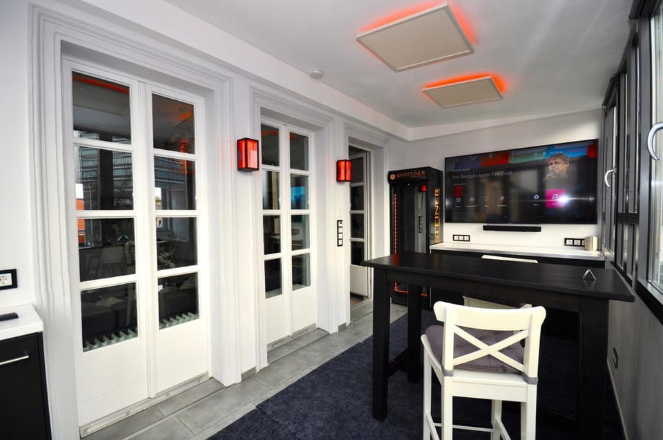 Communal lounge/ TV room