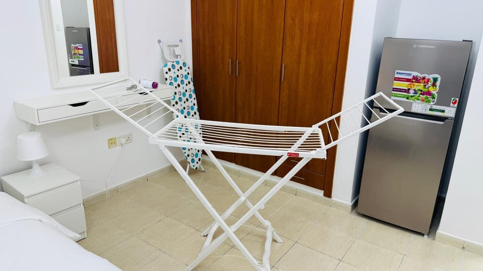 Kitchen or kitchenette, oven