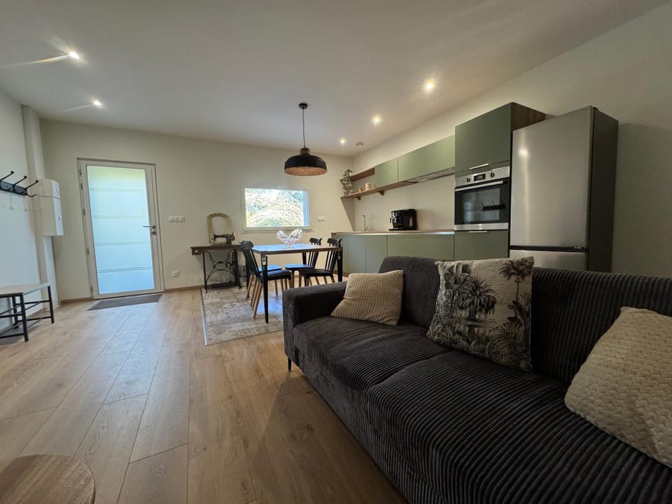 Kitchen or kitchenette, Living room, Dining area, oven, stove