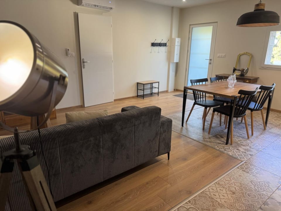 Living room, Dining area, air conditioner