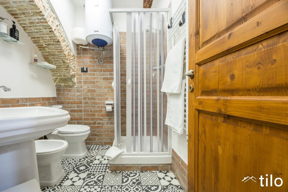 Shower, Toilet, Bathroom, bidet, towels