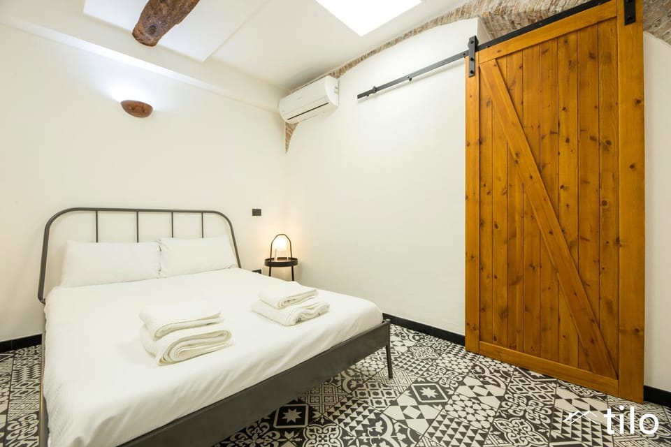 Bed, Photo of the whole room, Bedroom, towels, wardrobe, air conditioner