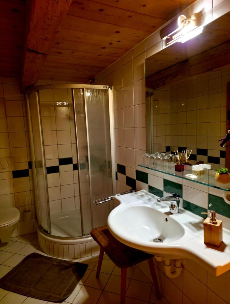 Shower, Toilet, Bathroom