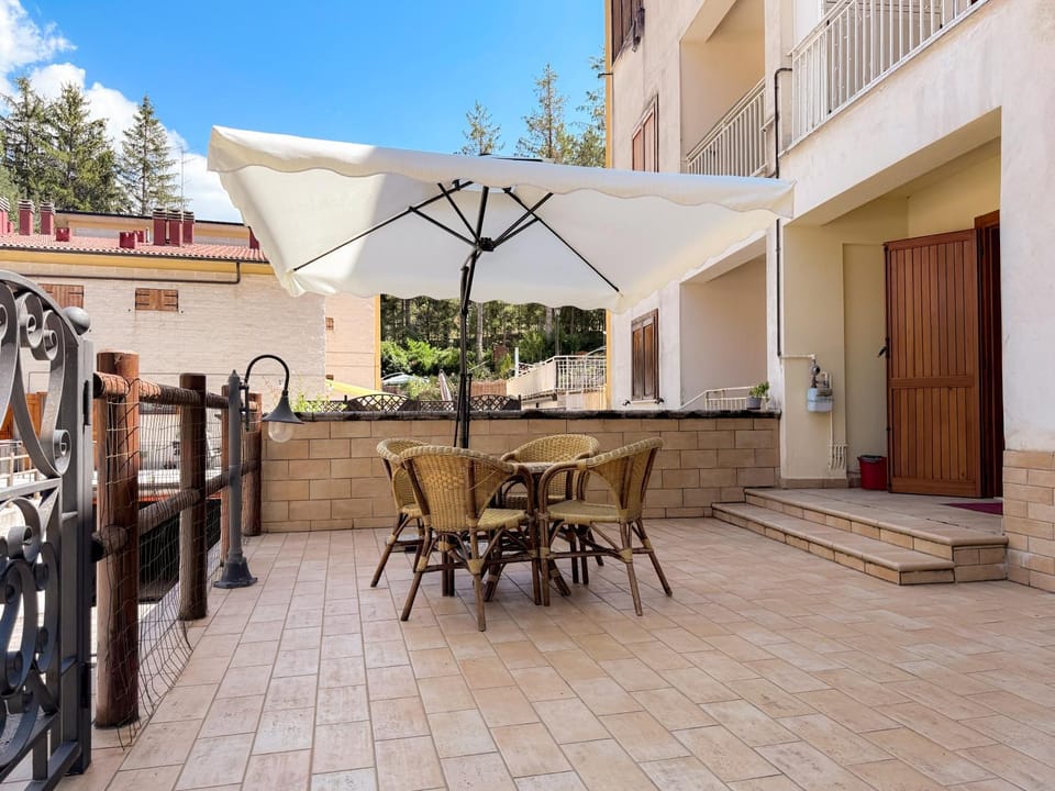 Property building, Balcony/Terrace, Balcony/Terrace