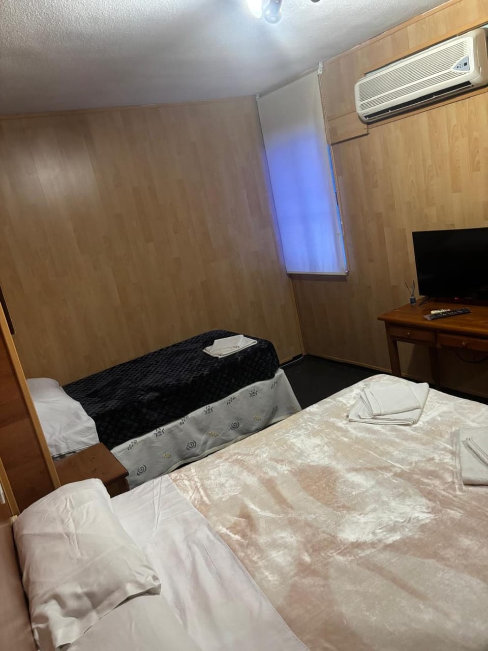 Bed, TV and multimedia, Photo of the whole room, Bedroom, air conditioner