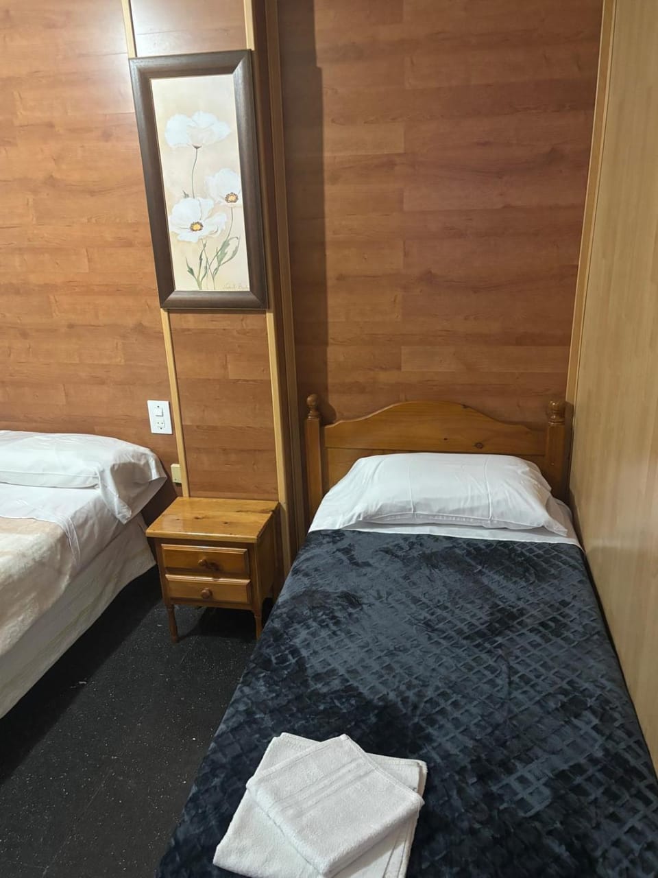 Bed, TV and multimedia, Photo of the whole room, Bedroom, towels, wardrobe