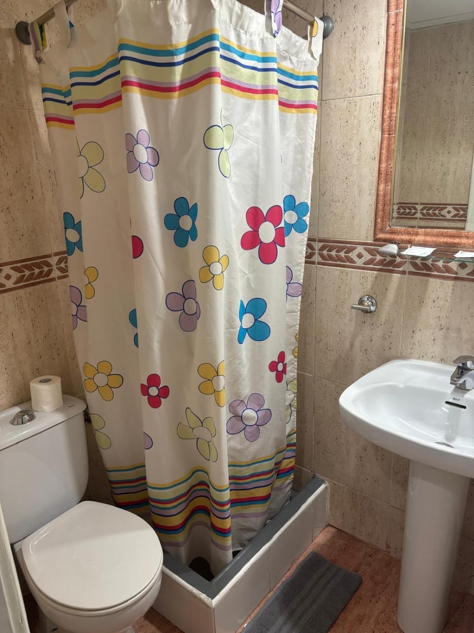 Shower, Toilet, Bathroom, bidet, towels