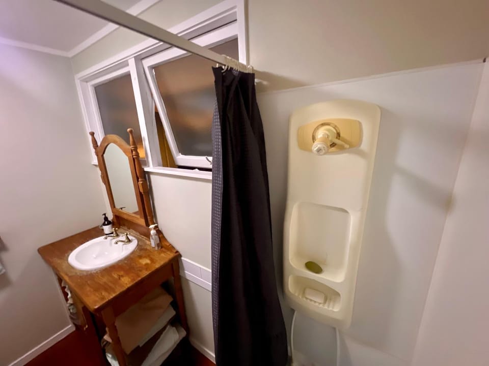 Shower, Bathroom, towels