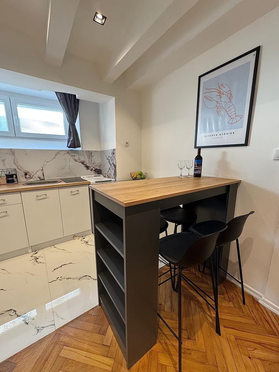 Dining area, Breakfast, minibar