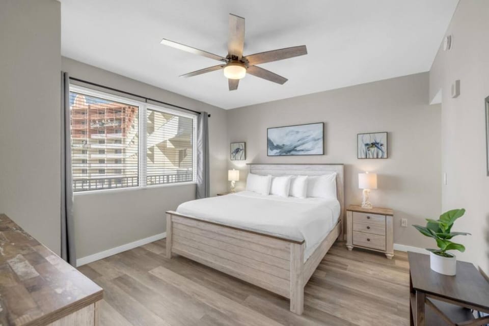 2-Bedroom Beachfront Condo at Shores of Panama! by Dolce Vita Getaways PCB! House in Panama City Beach