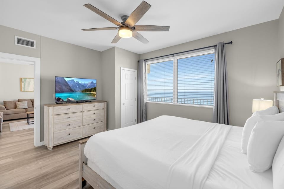 2-Bedroom Beachfront Condo at Shores of Panama! by Dolce Vita Getaways PCB! Apartment in Panama City Beach