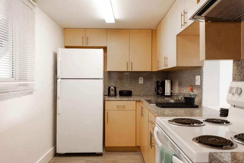 1BR with Kitchen Eastern Shores near Sunny Isles Apartment in Aventura