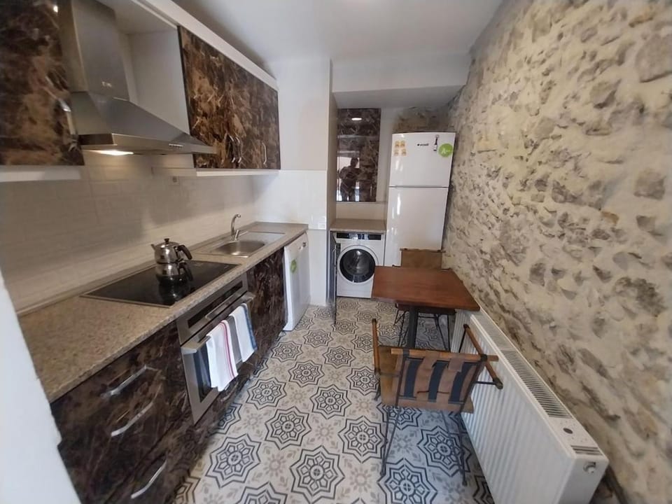 Kitchen or kitchenette, Dining area, dishwasher, oven, stove