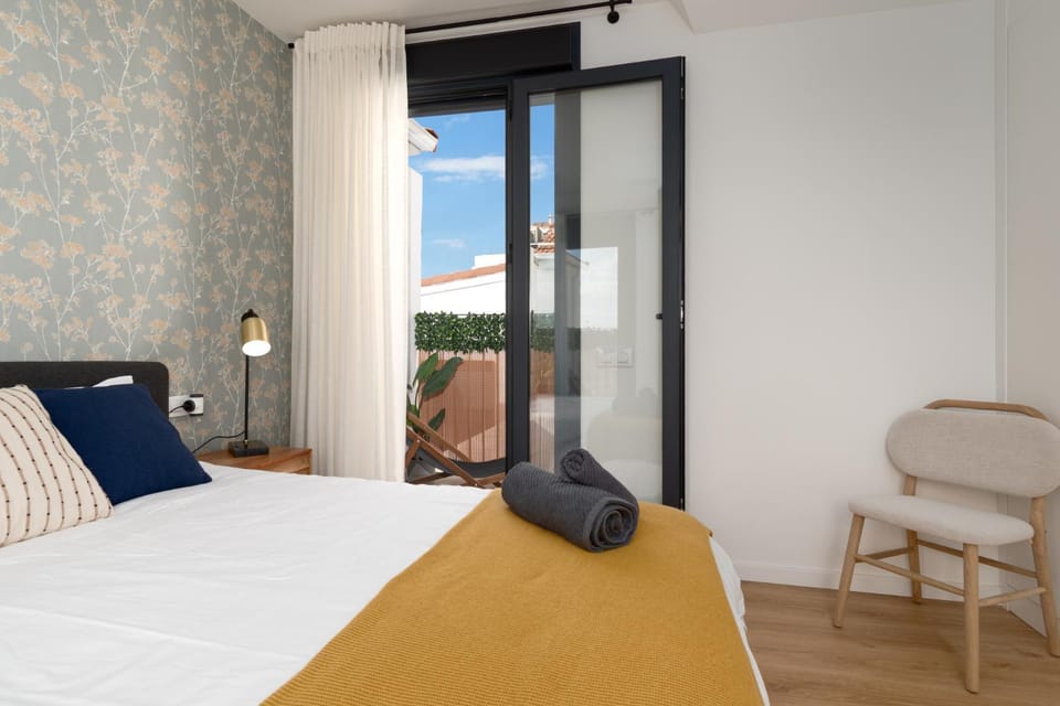 Bed, Balcony/Terrace, Photo of the whole room, Bedroom