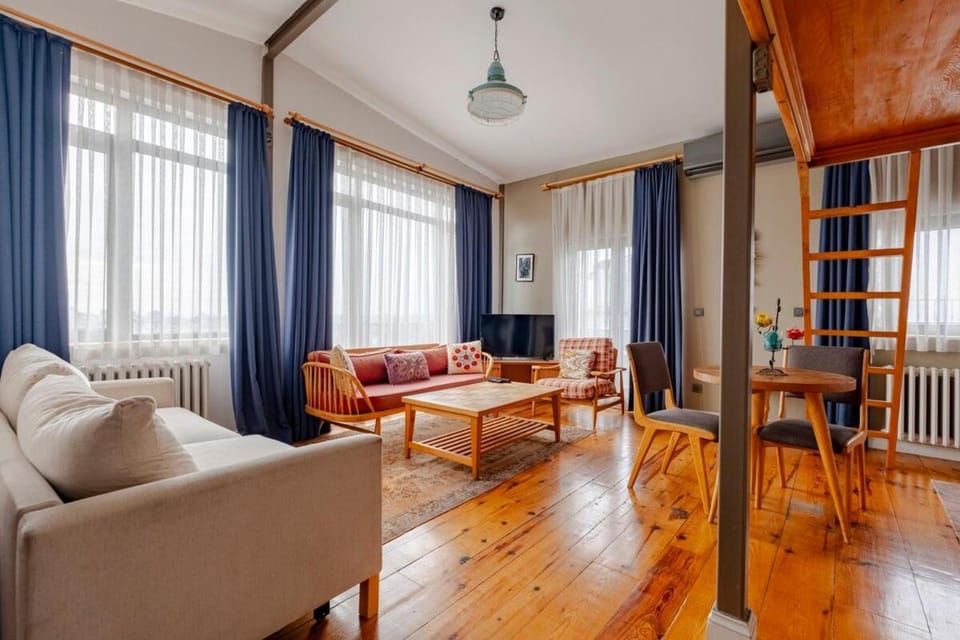 High Ceiling Apartment with Large Balcony Apartment in Istanbul