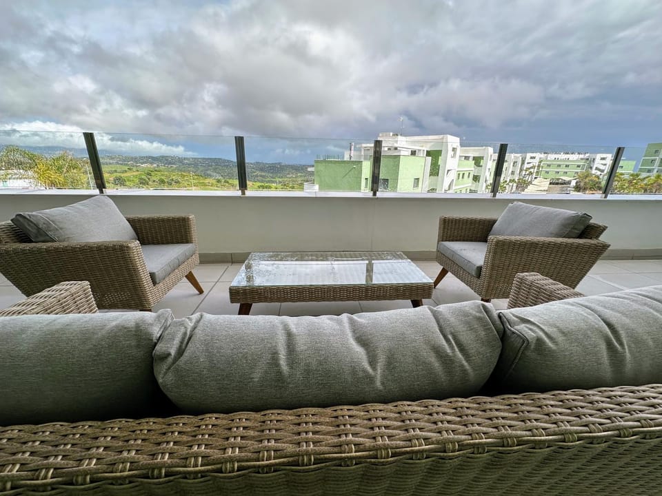 Natural landscape, View (from property/room), Balcony/Terrace, Balcony/Terrace, Seating area, Mountain view