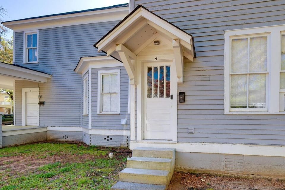 Cozy Centennial House Upstairs - Downtown Columbia Apartment in Columbia