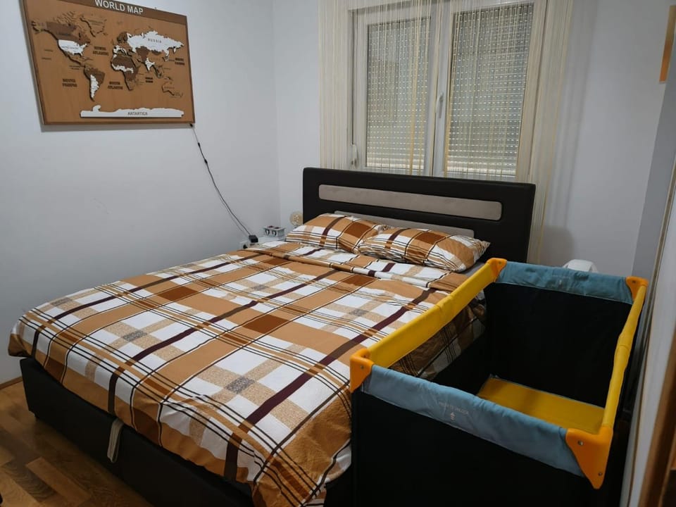 Yellow Corner Lux apartment, Lukavica, Istocno Sarajevo near Airport - free parking Apartment in Federation of Bosnia and Herzegovina