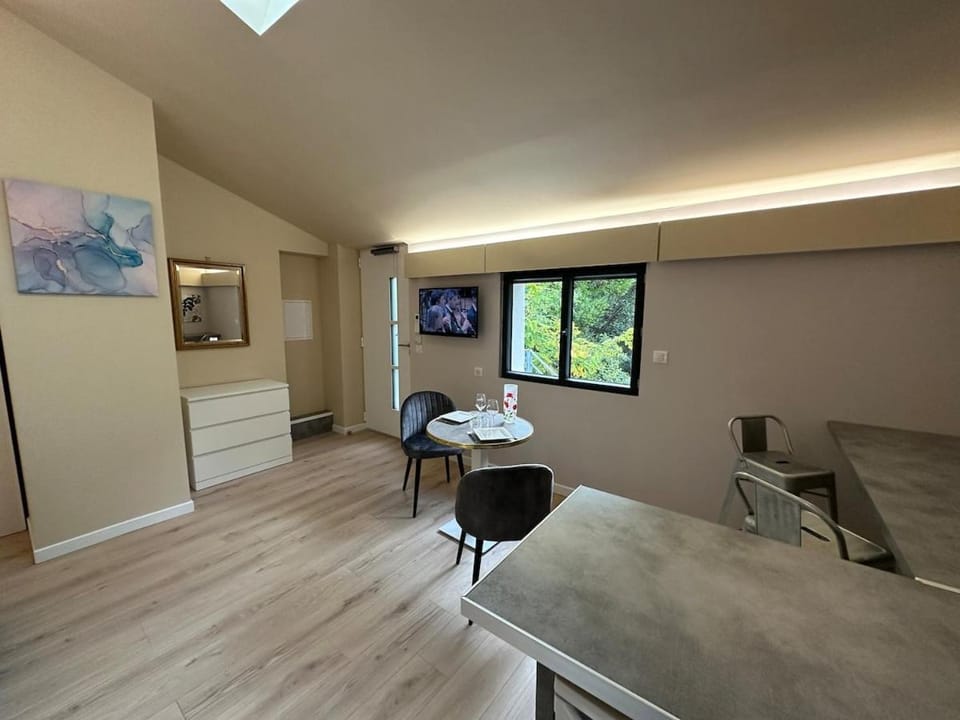 L'Esquisse Coquelicot - Parking Clim Netflix Canal Apartment in Nimes