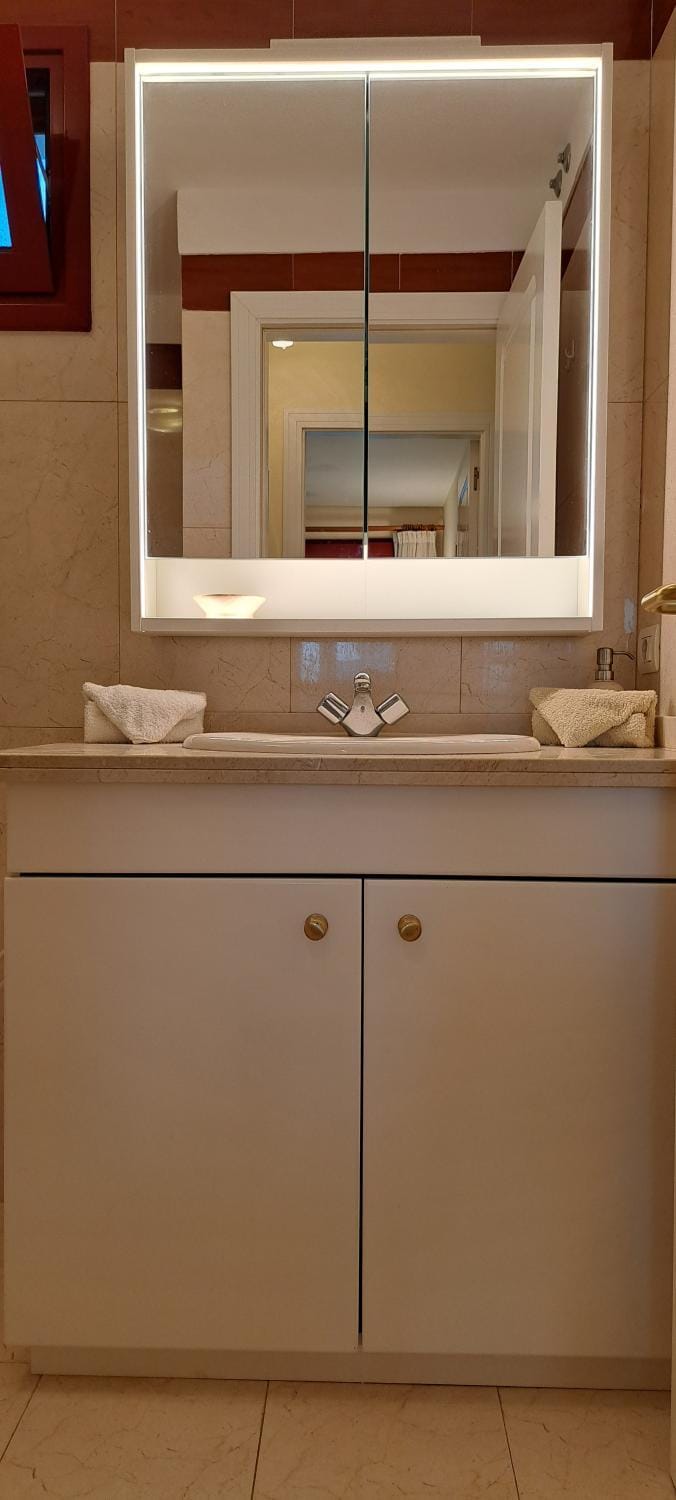 Bathroom, towels
