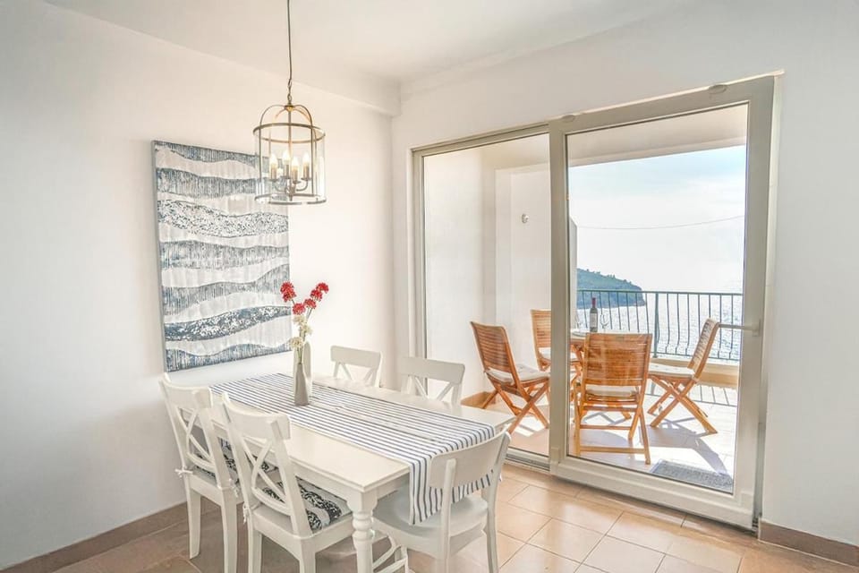 Natural landscape, Balcony/Terrace, Dining area