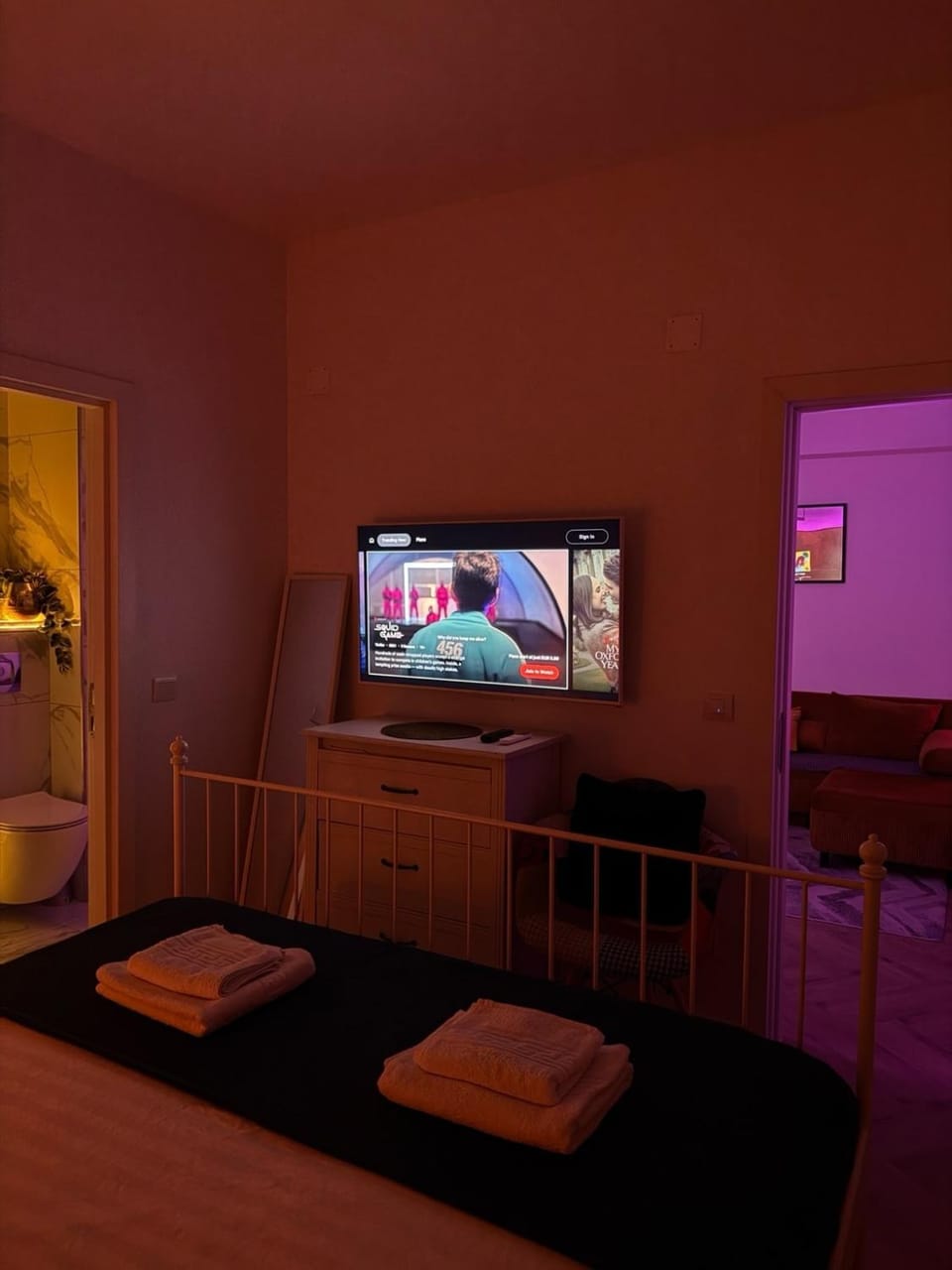 Bed, TV and multimedia, Photo of the whole room, Evening entertainment, Bedroom