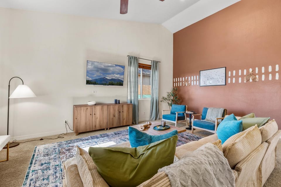 TV and multimedia, Living room, Photo of the whole room, Seating area