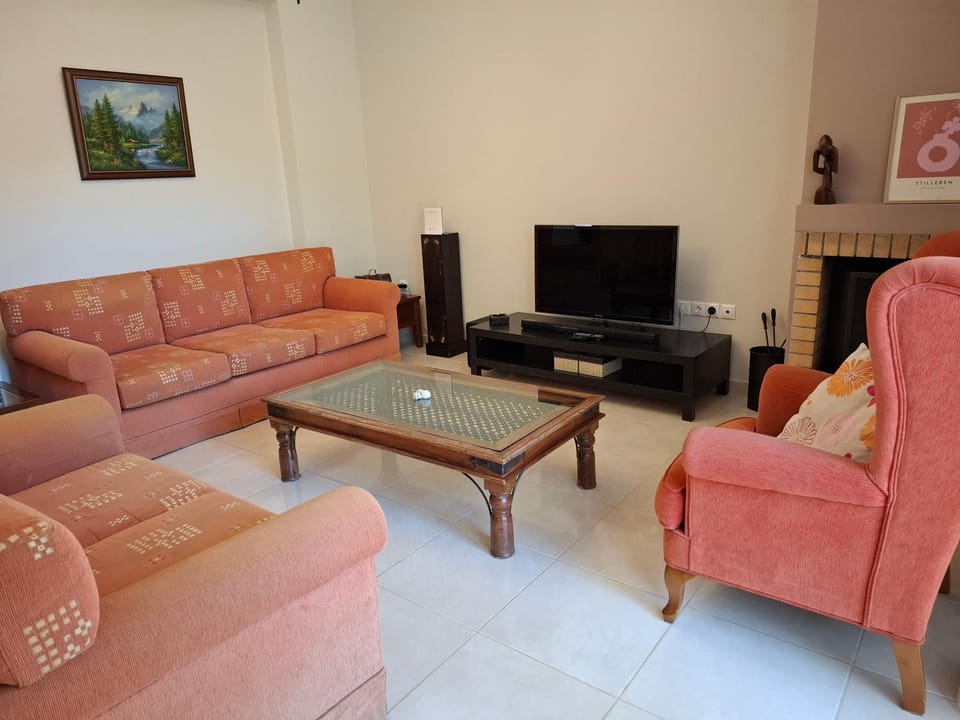 TV and multimedia, Living room, Garden view, air conditioner