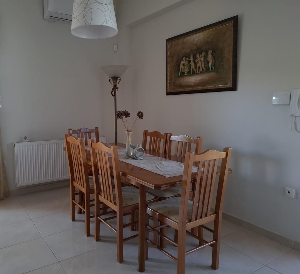 Dining area, Garden view, air conditioner