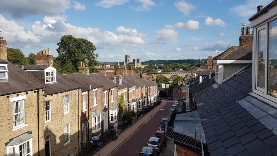 Cosy studio on traditional Durham street Apartment in Durham