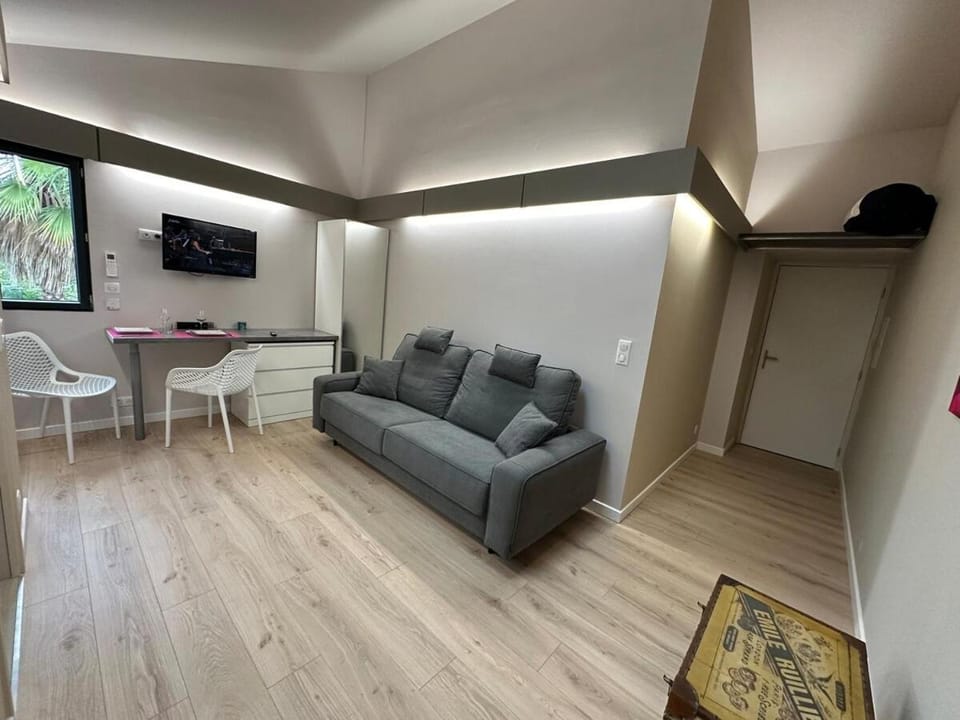 L'Esquisse en Rose - Parking Clim Netflix Canal Apartment in Nimes