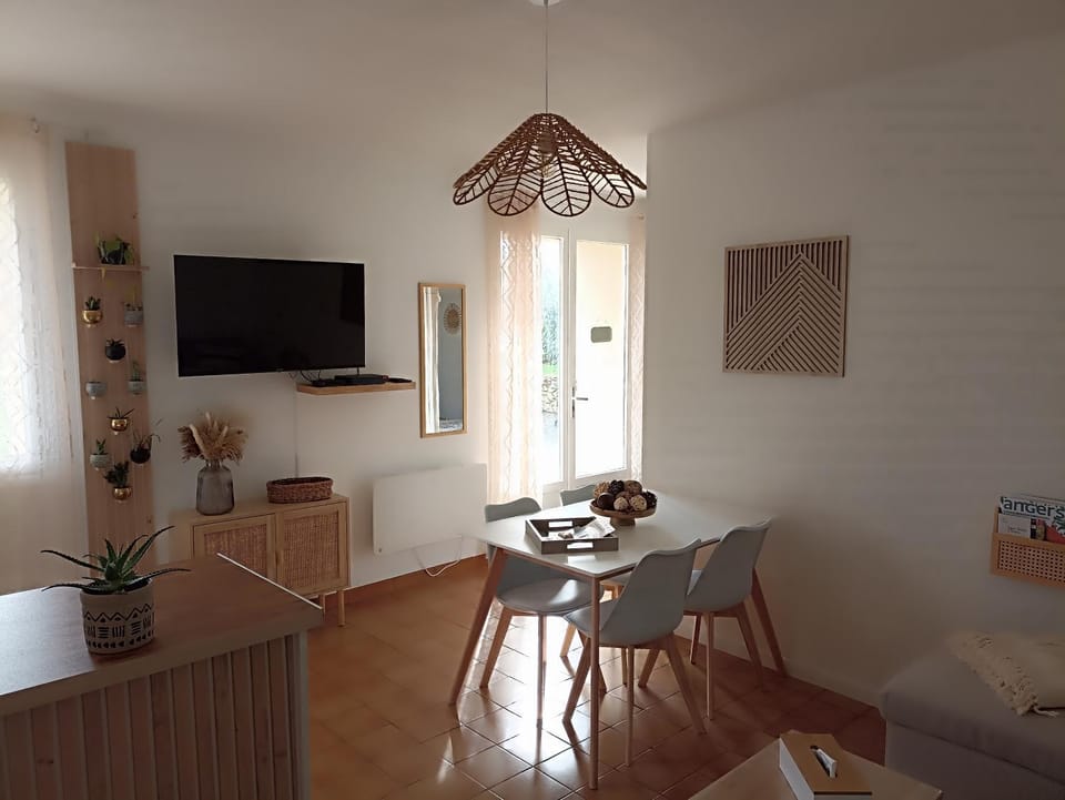 TV and multimedia, Dining area