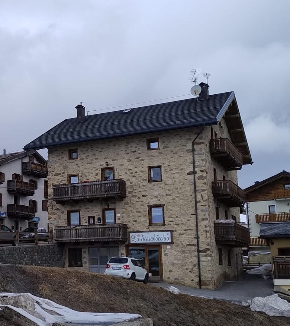 Property building, Street view