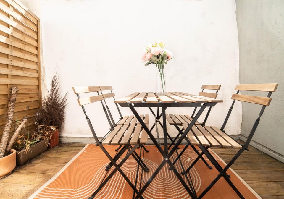 Patio, Dining area