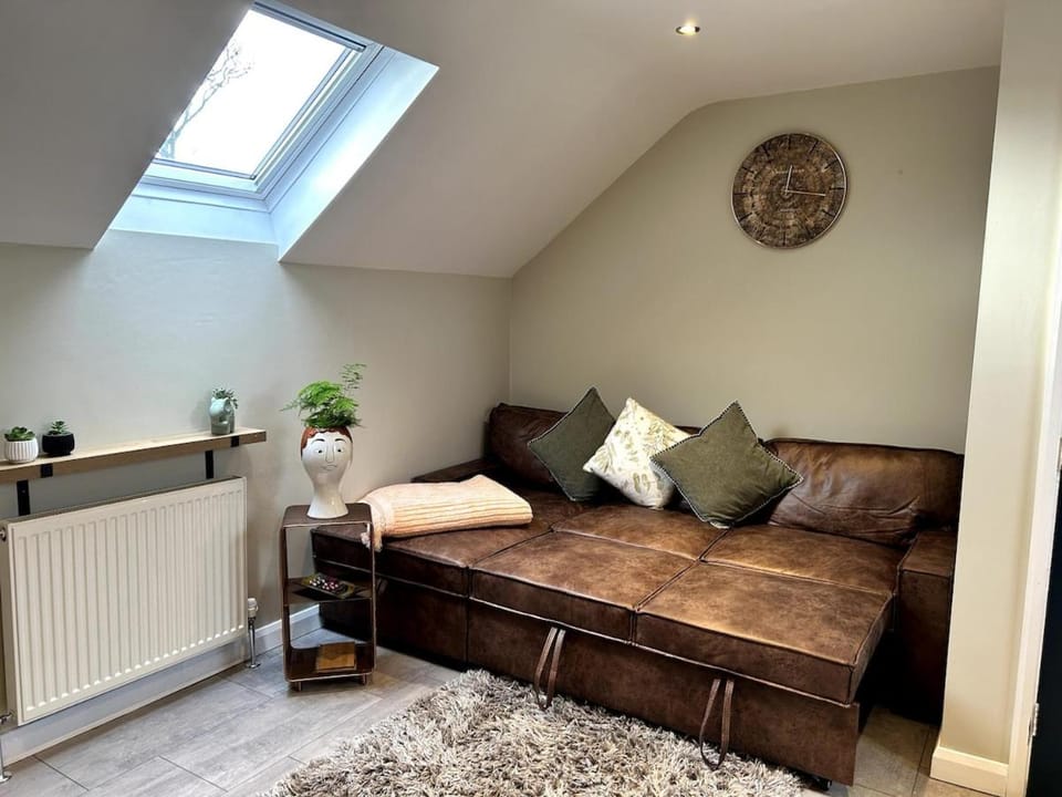 Bed, Seating area