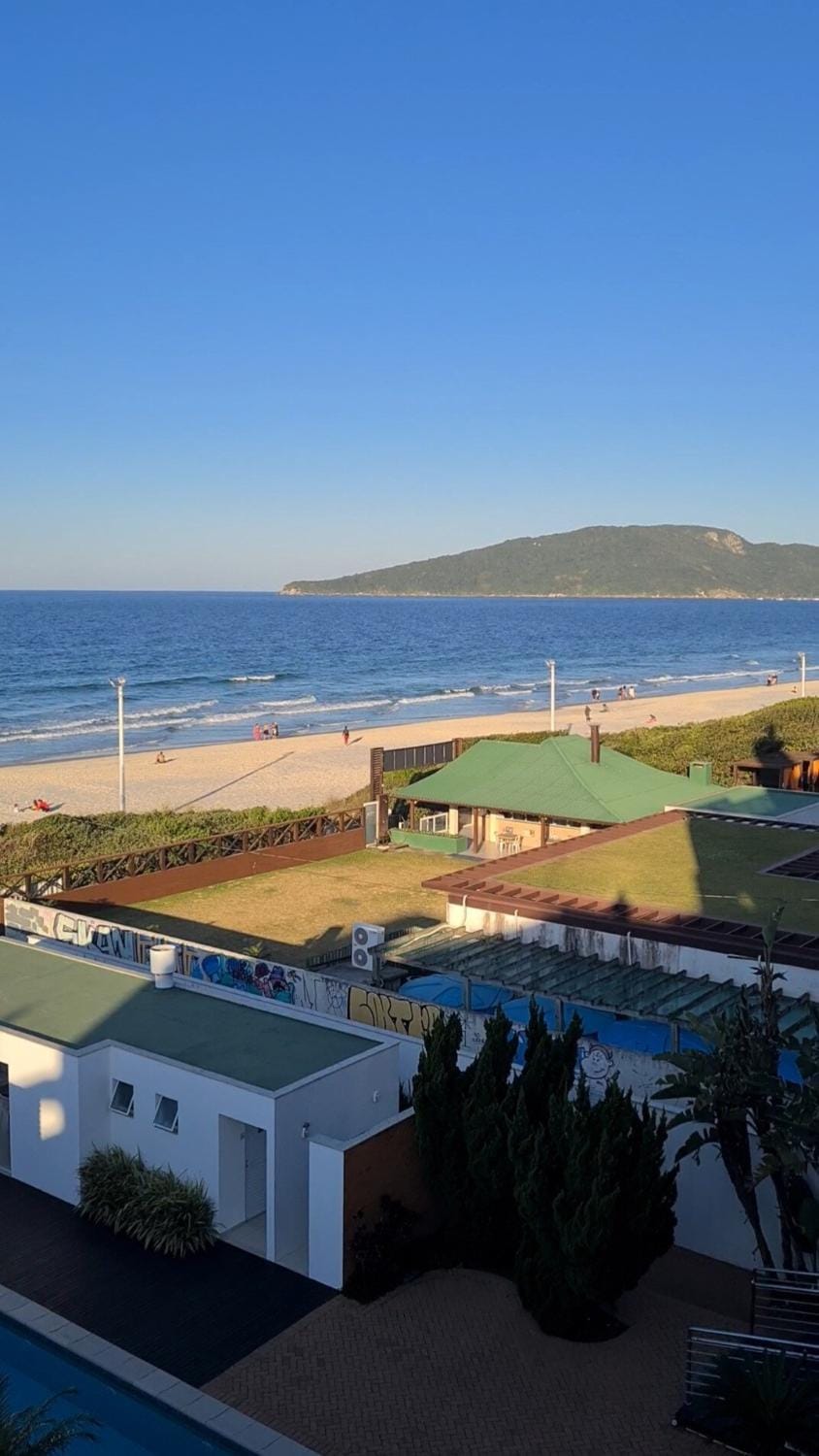 Cobertura frente mar, pé na areia Apartment in Florianopolis