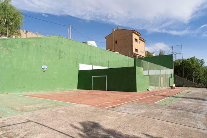 Tennis court